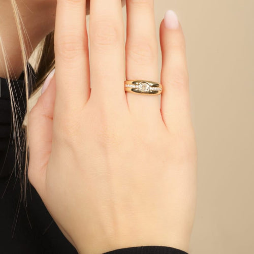 Bague 51 Bague jonc bombée en or jaune 750 et diamants 58 Facettes OC-61E00511