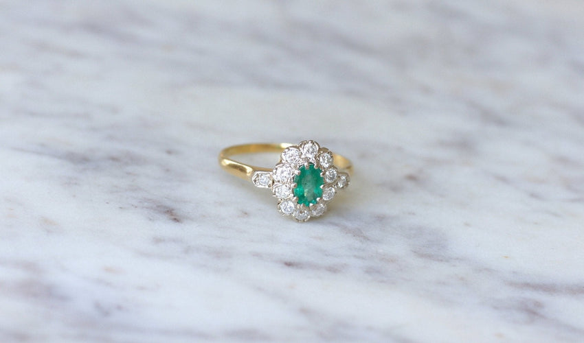 https://cdn.shopify.com/s/files/1/0075/4588/0666/products/bague-marguerite-emeraude-et-diamants-sur-or-124242.jpg?v=1685598211