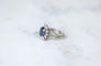 Bague 53.5 Bague marguerite saphir 2,40 ct et diamants en or blanc 18k 58 Facettes