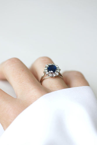 Bague 53.5 Bague marguerite saphir 2,40 ct et diamants en or blanc 18k 58 Facettes