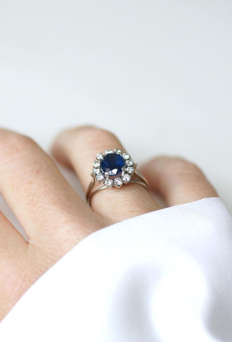 Bague 53.5 Bague marguerite saphir 2,40 ct et diamants en or blanc 18k 58 Facettes