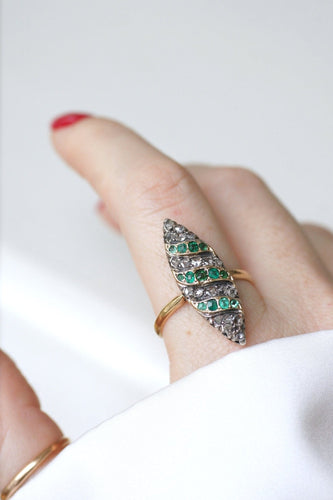 Bague 65 Bague marquise pavée en or jaune 18kt et diamants, émeraudes 58 Facettes