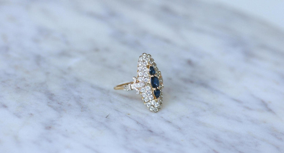 Bague 53 Bague marquise en or jaune et blanc 18kt et saphirs, diamants 58 Facettes