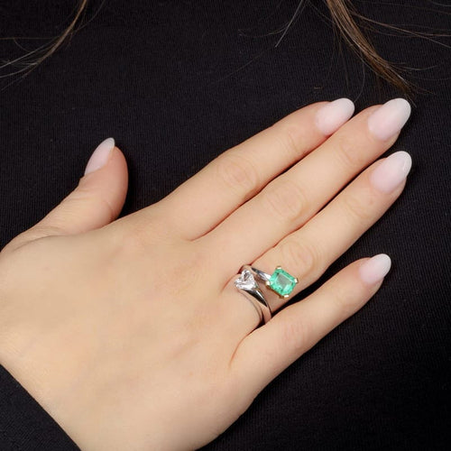 Bague 51 Bague en or gris 18 carats avec émeraude de Colombie et diamant 58 Facettes 61300002