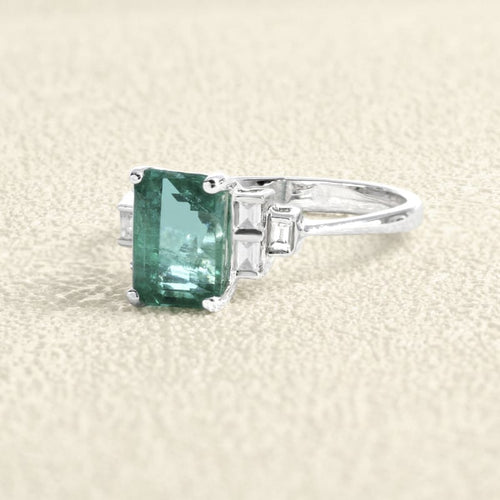 Bague 54 Bague en or gris 18 carats avec émeraude et diamants 58 Facettes 61300072
