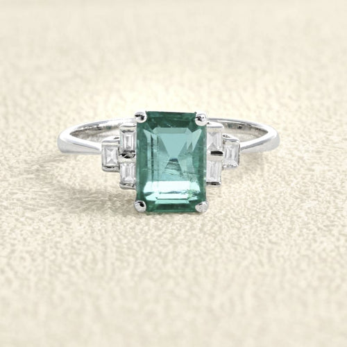 Bague 54 Bague en or gris 18 carats avec émeraude et diamants 58 Facettes 61300072