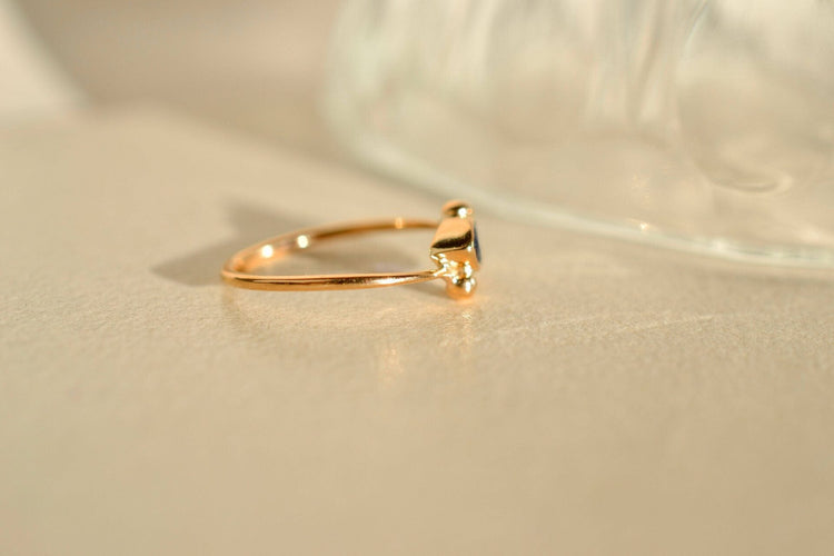 Bague 50 Bague taille navette en or jaune 18 carats et saphir 58 Facettes 3779