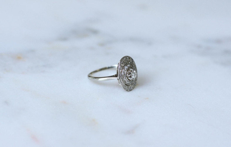 Bague 52 Bague Art Déco ovale en or blanc 18kt et platine, diamants 58 Facettes