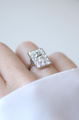 Bague 50 Bague Art déco rectangulaire en platine et diamants 3,50 cts 58 Facettes