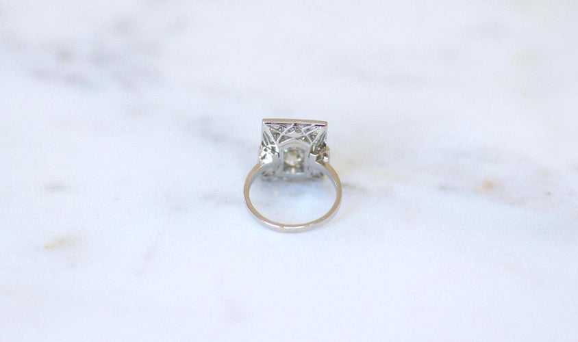 Bague 50 Bague Art déco rectangulaire en platine et diamants 3,50 cts 58 Facettes