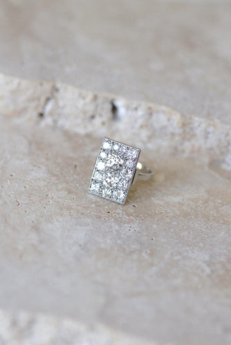 Bague 50 Bague Art déco rectangulaire en platine et diamants 3,50 cts 58 Facettes