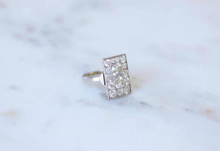 Bague 50 Bague Art déco rectangulaire en platine et diamants 3,50 cts 58 Facettes