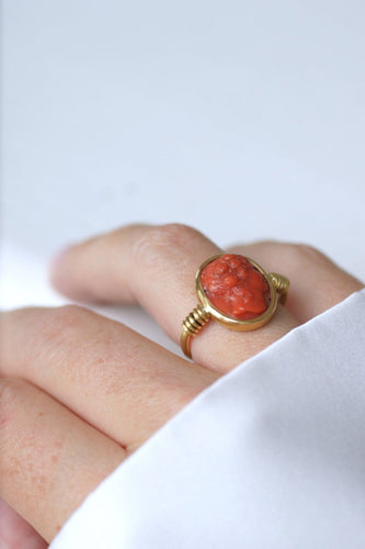 Bague 50 Bague camée corail style antique en or jaune 18k 58 Facettes