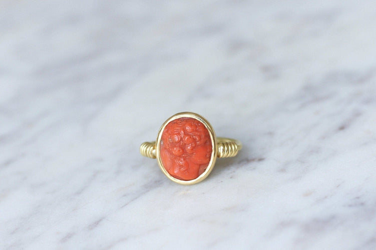 Bague 50 Bague camée corail style antique en or jaune 18k 58 Facettes