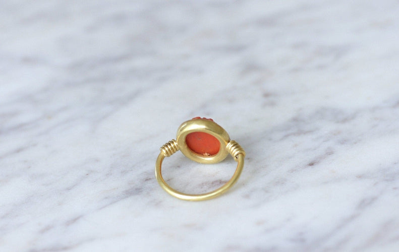Bague 50 Bague camée corail style antique en or jaune 18k 58 Facettes