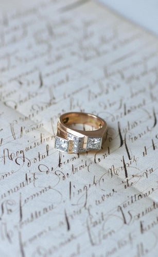Bague 57 Bague tank asymétrique en or rose 18kt, platine et diamants 1,20 ct 58 Facettes