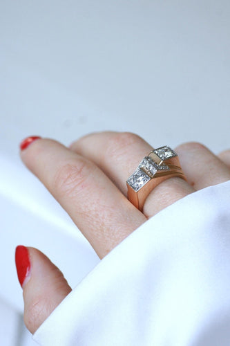 Bague 57 Bague tank asymétrique en or rose 18kt, platine et diamants 1,20 ct 58 Facettes