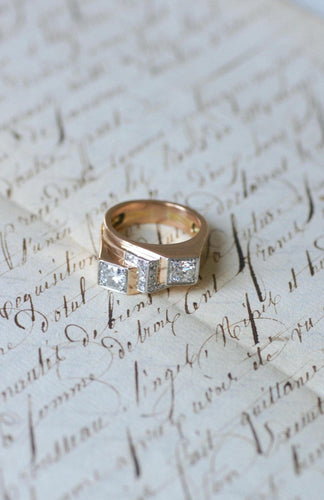 Bague 57 Bague tank asymétrique en or rose 18kt, platine et diamants 1,20 ct 58 Facettes