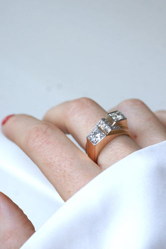 Bague 57 Bague tank asymétrique en or rose 18kt, platine et diamants 1,20 ct 58 Facettes