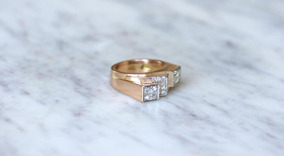 Bague 57 Bague tank asymétrique en or rose 18kt, platine et diamants 1,20 ct 58 Facettes