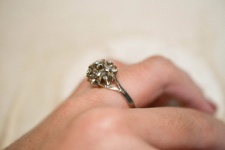 Bague 58 Bague florale en or blanc et diamants 58 Facettes 3684