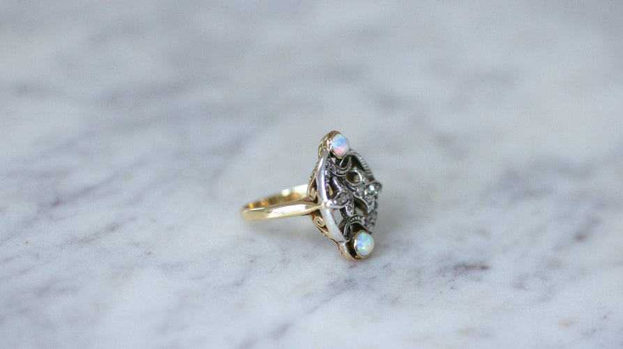 Bague 55 Bague volutes en or jaune 18k et diamants, opales 58 Facettes