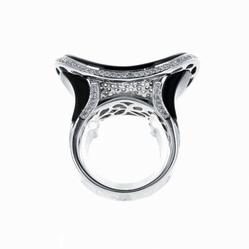 Bague 55 Bague contemporaine en or blanc, diamants et onyx 58 Facettes 2.18389