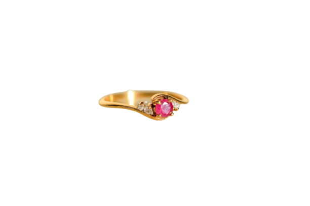Bague 47.5 Bague volutes en or jaune 18 carats et rubis, diamants 58 Facettes 3715