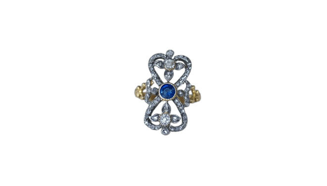 Bague 52.5 Bague ancienne entourage en or jaune 18kt et argent, saphir et diamants 58 Facettes