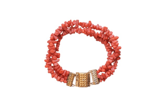 Bracelet Bracelet - Trois rangs de corail, fermoir en or jaune 18k 58 Facettes