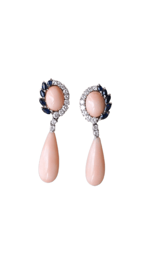Boucles d'oreilles Boucles d'oreilles pendantes corail peau d'ange en or blanc et saphirs, diamants 58 Facettes