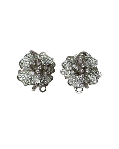 Boucles d'oreilles Boucles d’oreilles fleurs pavées en or blanc et diamants 58 Facettes A11460