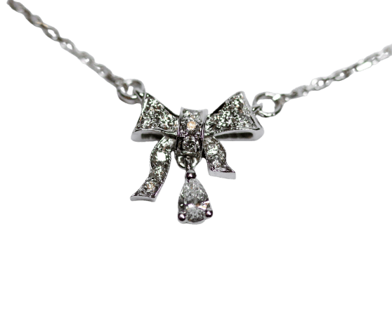 Pendentif Pendentif nœud Art déco pavé de diamants en or blanc 58 Facettes F1970