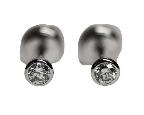 Boucles d'oreilles Boucles d'oreilles puces en or blanc et diamants 58 Facettes F2137