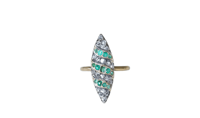 Bague 65 Bague marquise pavée en or jaune 18kt et diamants, émeraudes 58 Facettes