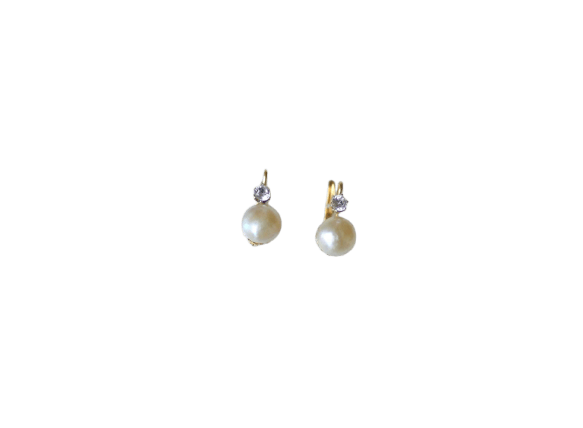 Boucles d'oreilles Boucles d’oreilles dormeuses perles mabé et saphirs blancs en or jaune 18k 58 Facettes