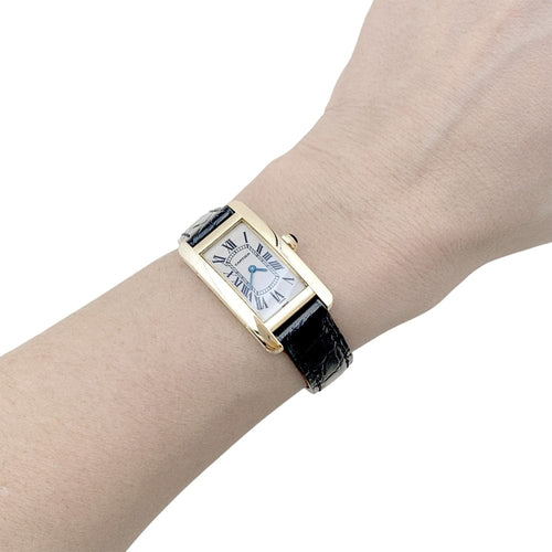 Montre Cartier Tank Américaine - Montre petit modèle en or jaune sur cuir 58 Facettes 35072