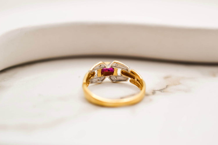 Bague 51 Bague Art Déco en or jaune 18 carats et rubis diamants 58 Facettes 3849