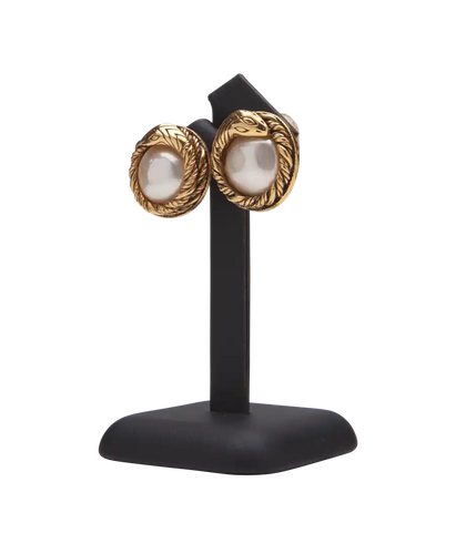 Boucles d'oreilles Chanel Perle Enlacée - Boucles d'oreilles boutons à perles 58 Facettes BO220135/PERLENLACEECHANEL/PHOTO