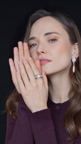 Boucles d'oreilles Boucles d'oreilles pendantes corail peau d'ange en or blanc et saphirs, diamants 58 Facettes