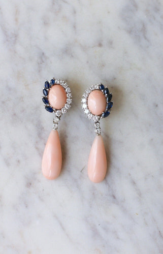 Boucles d'oreilles Boucles d'oreilles pendantes corail peau d'ange en or blanc et saphirs, diamants 58 Facettes