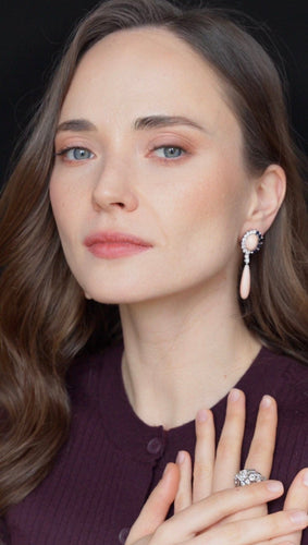Boucles d'oreilles Boucles d'oreilles pendantes corail peau d'ange en or blanc et saphirs, diamants 58 Facettes