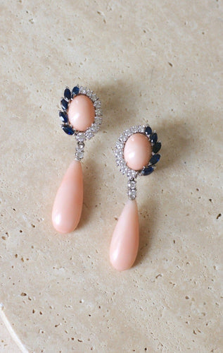 Boucles d'oreilles Boucles d'oreilles pendantes corail peau d'ange en or blanc et saphirs, diamants 58 Facettes