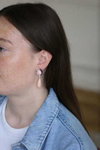 Boucles d'oreilles Boucles d'oreilles pendantes corail peau d'ange en or blanc et saphirs, diamants 58 Facettes