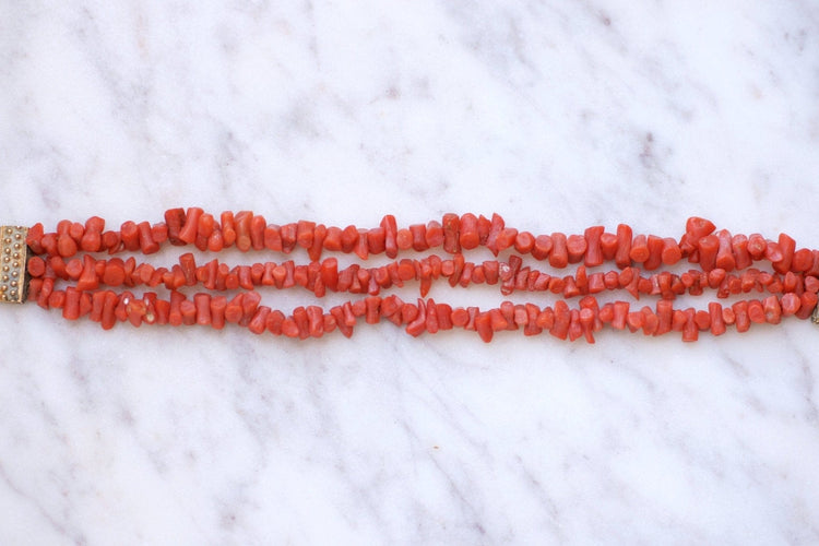 Bracelet Bracelet - Trois rangs de corail, fermoir en or jaune 18k 58 Facettes