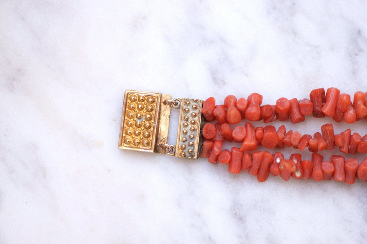 Bracelet Bracelet - Trois rangs de corail, fermoir en or jaune 18k 58 Facettes
