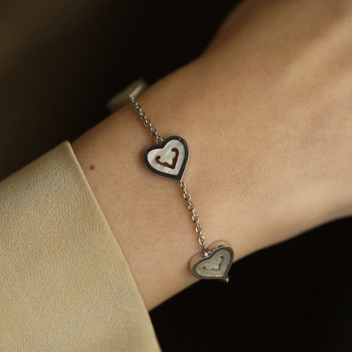 Bracelet Bracelet Cœur Légende OJ Perrin – Or Gris 18k & Nacre – 3 Motifs Cœur – 16 à 18 cm – Vers 2020 58 Facettes FB11319