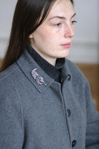 Boucles d'oreilles Boucheron - Broche clip feuillage en or blanc, platine, saphirs et diamants 58 Facettes