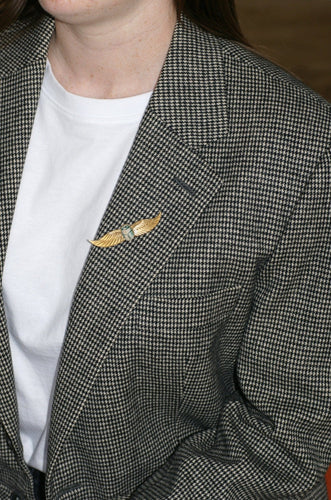 Broche Broche Égyptomanie scarabée amulette en or jaune 18 kt 58 Facettes