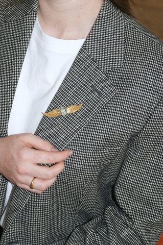 Broche Broche Égyptomanie scarabée amulette en or jaune 18 kt 58 Facettes